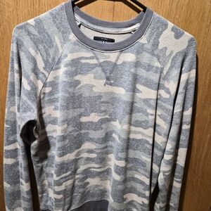 Lucky Brand Ladies Grey Camo Long Sleeve Pull Over Top, Size M.   S O F T & Cozy